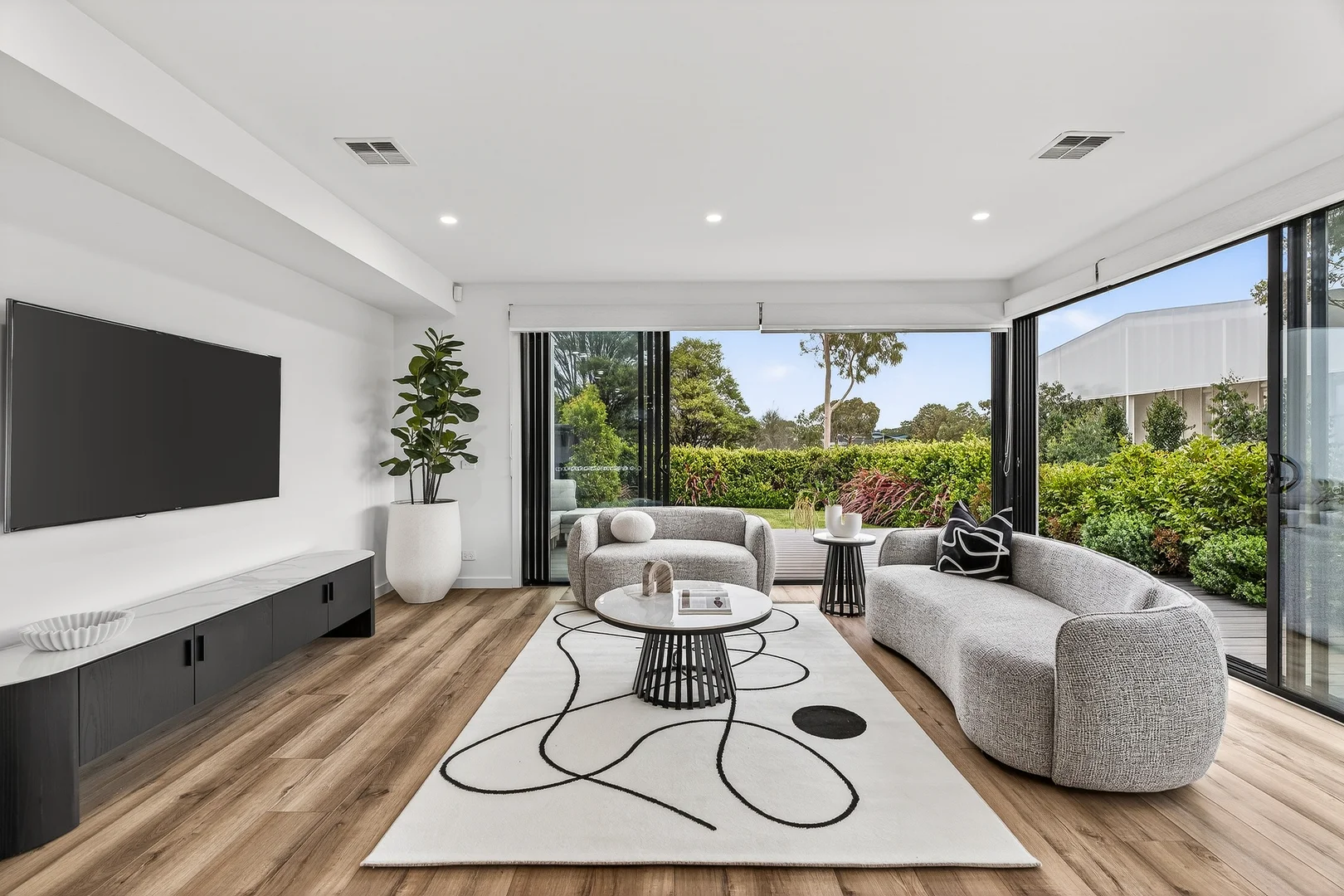 8A Walnut Street, Ormond VIC 3204 photo 2