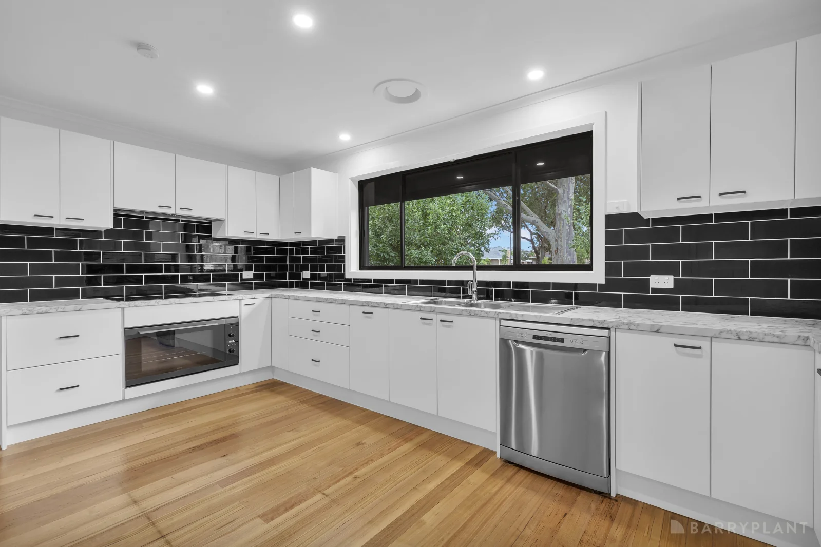 18 Ethel Court, Springvale VIC 3171 photo 4