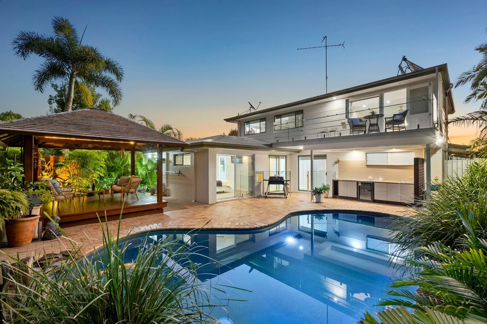 8 Arkana Drive, Noosa Heads QLD 4567