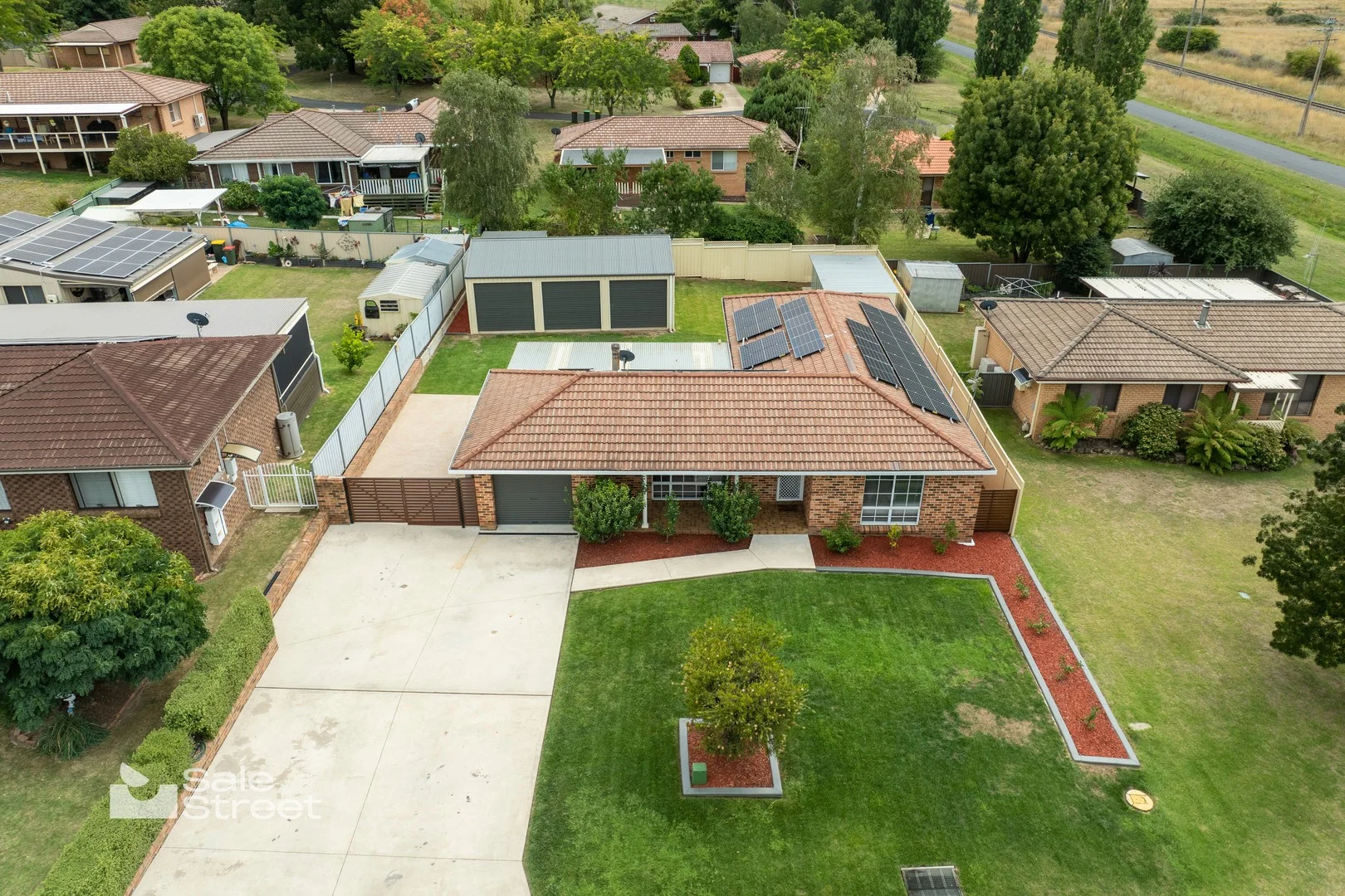 6 Pioneer Place, Orange NSW 2800