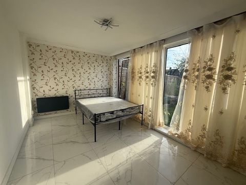 Belfast Walk, Derby DE21, Room to rent