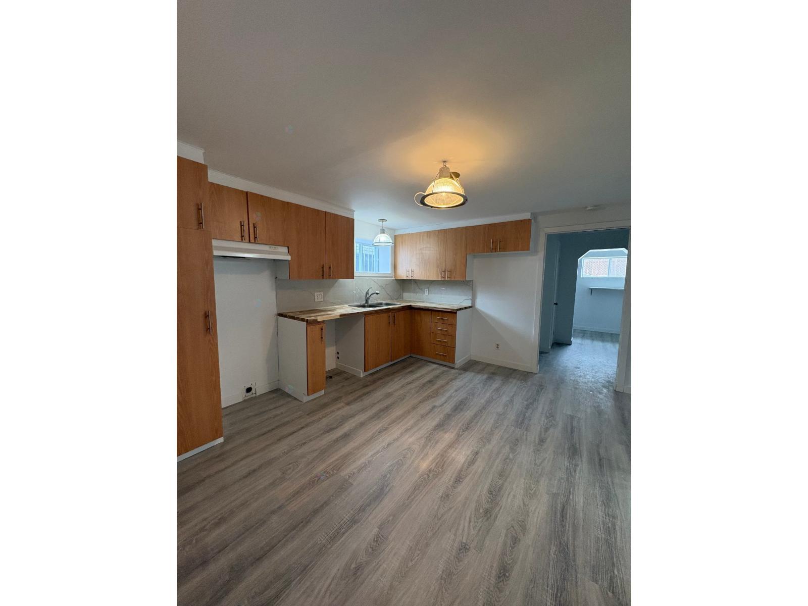 135 Rue Blainville E.