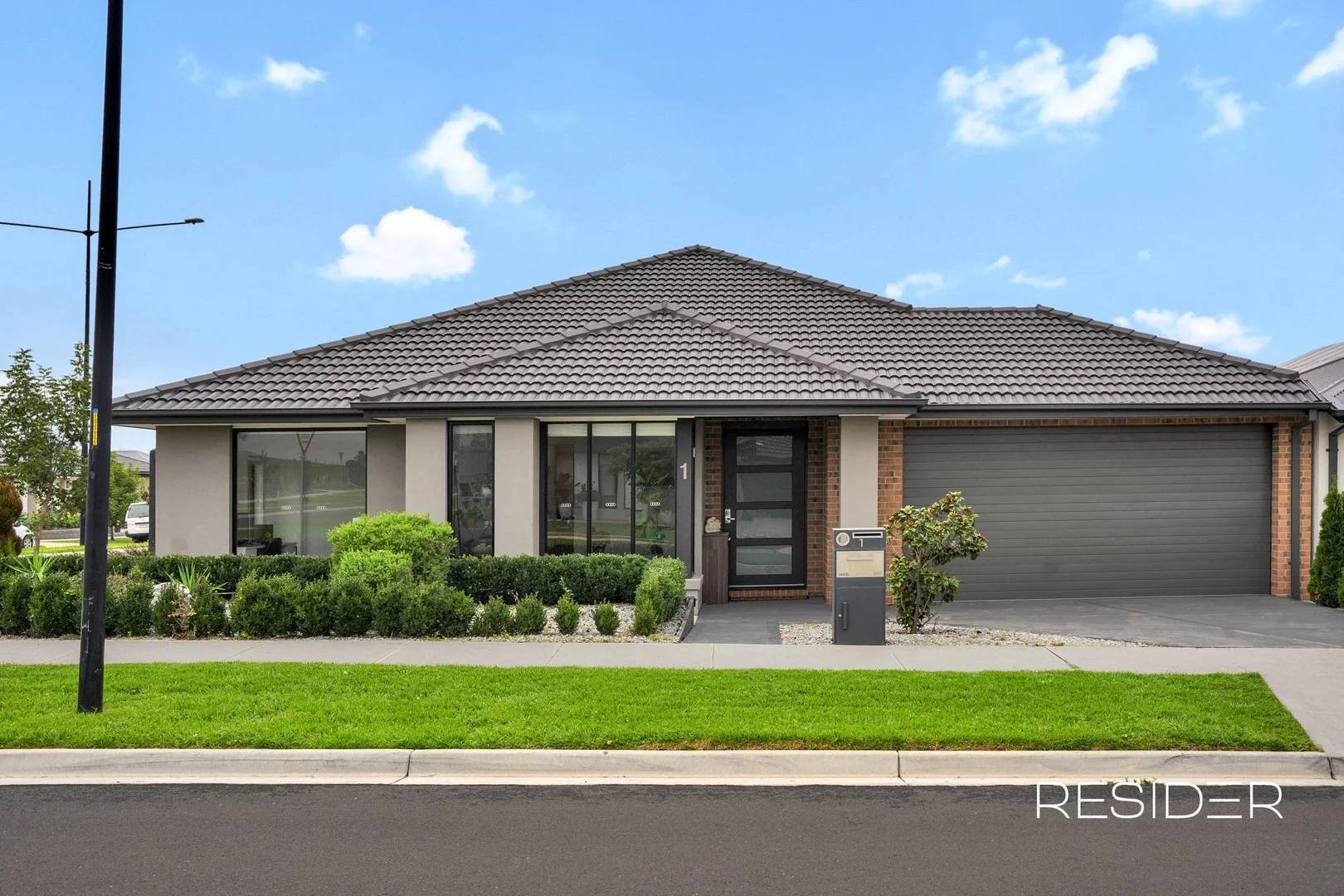 1 Adelaide Circuit, Donnybrook VIC 3064