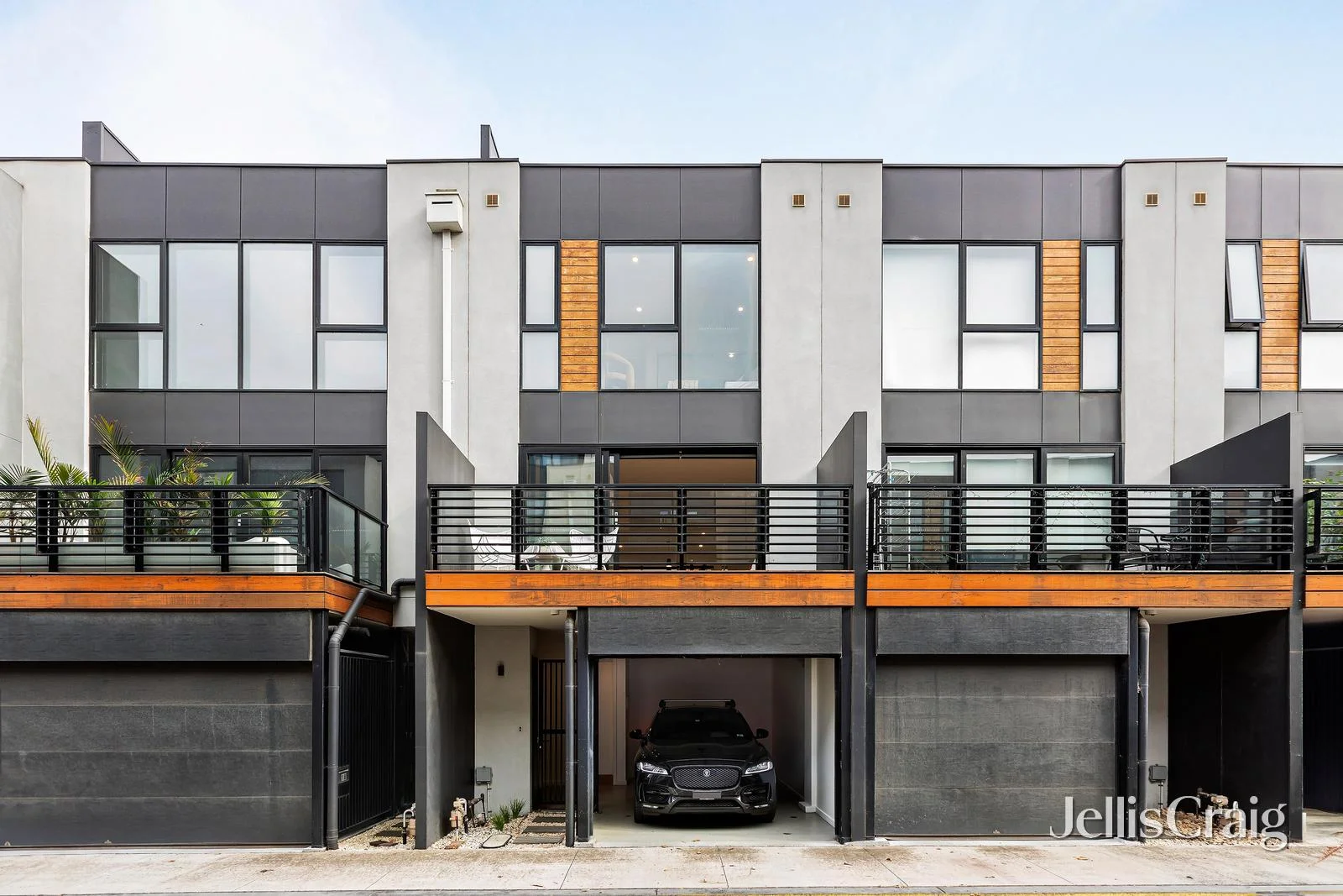 16 Tomkins Road, Port Melbourne VIC 3207