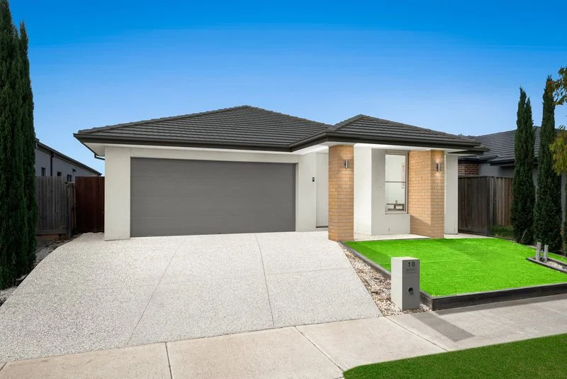 10 Madeira Street, Manor Lakes VIC 3024 photo 2