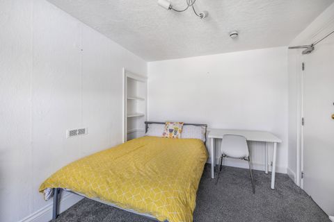 Amity Place, Plymouth PL4, Room to rent