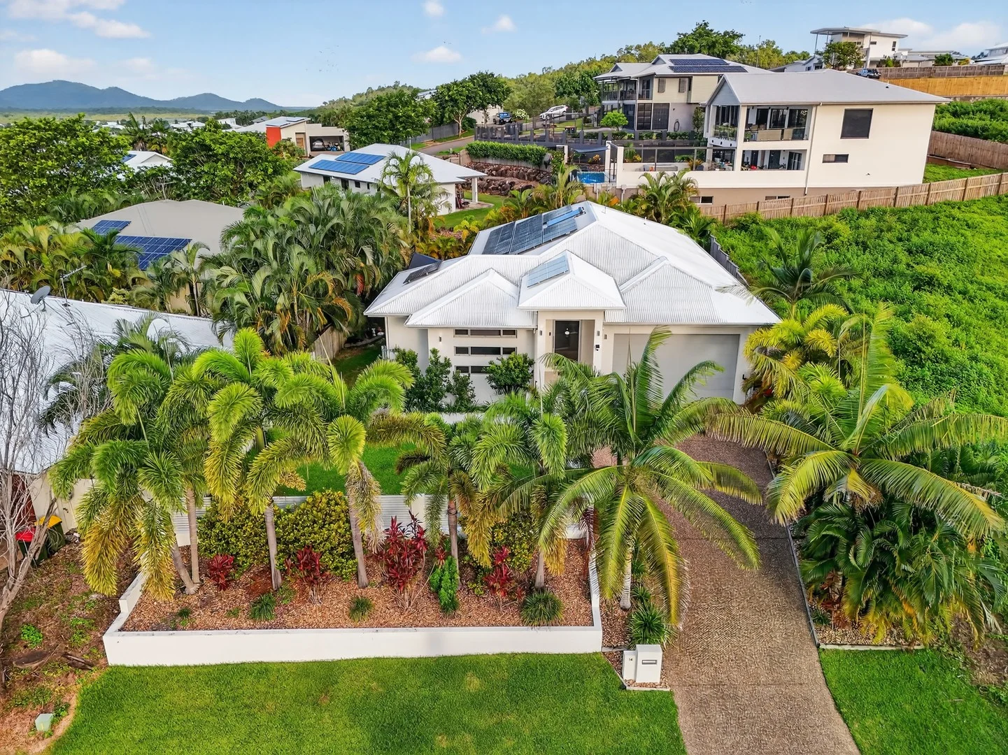 14 Deedes Crescent, Bushland Beach QLD 4818