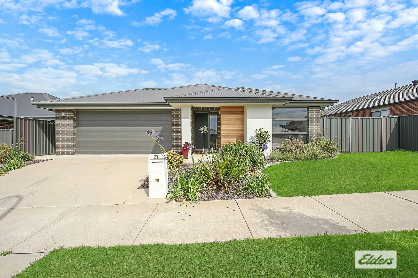 21 Hampshire Boulevard, Leneva VIC 3691