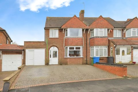 Madeira Avenue, Codsall, Wolverhampton, Staffordshire WV8