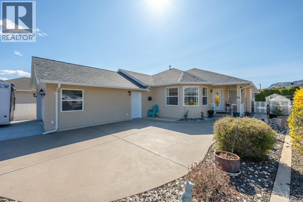 6 CURLEW Court