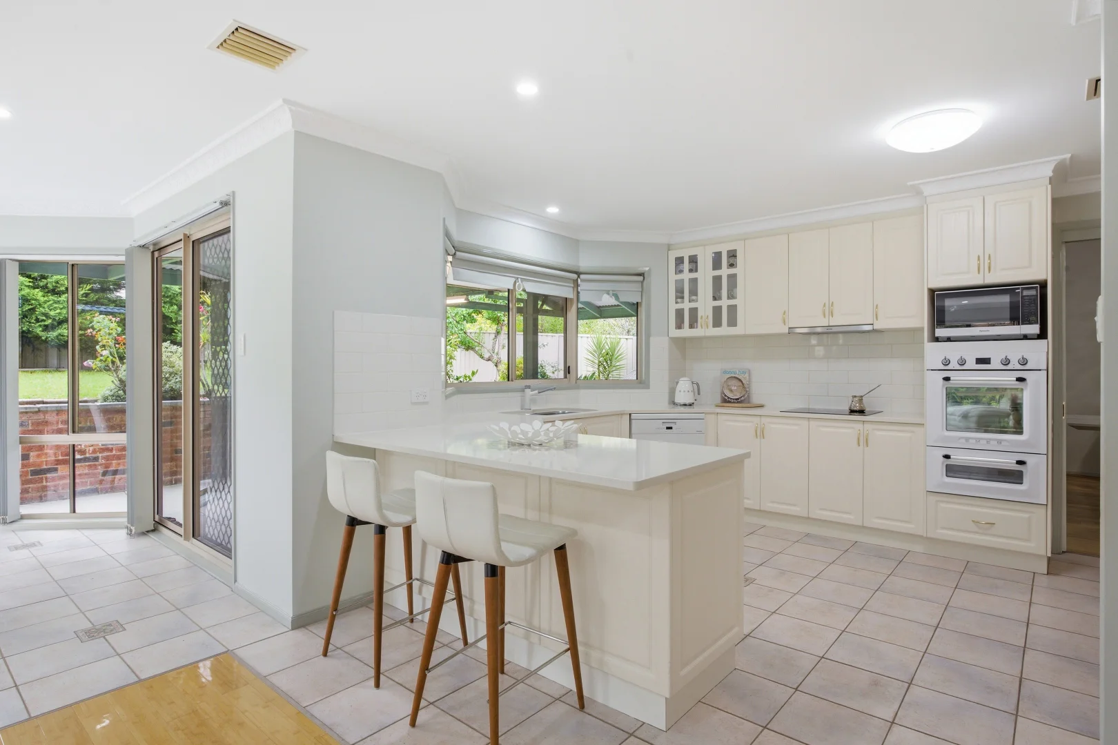 14 Nugent Close, Jerrabomberra NSW 2619 photo 4