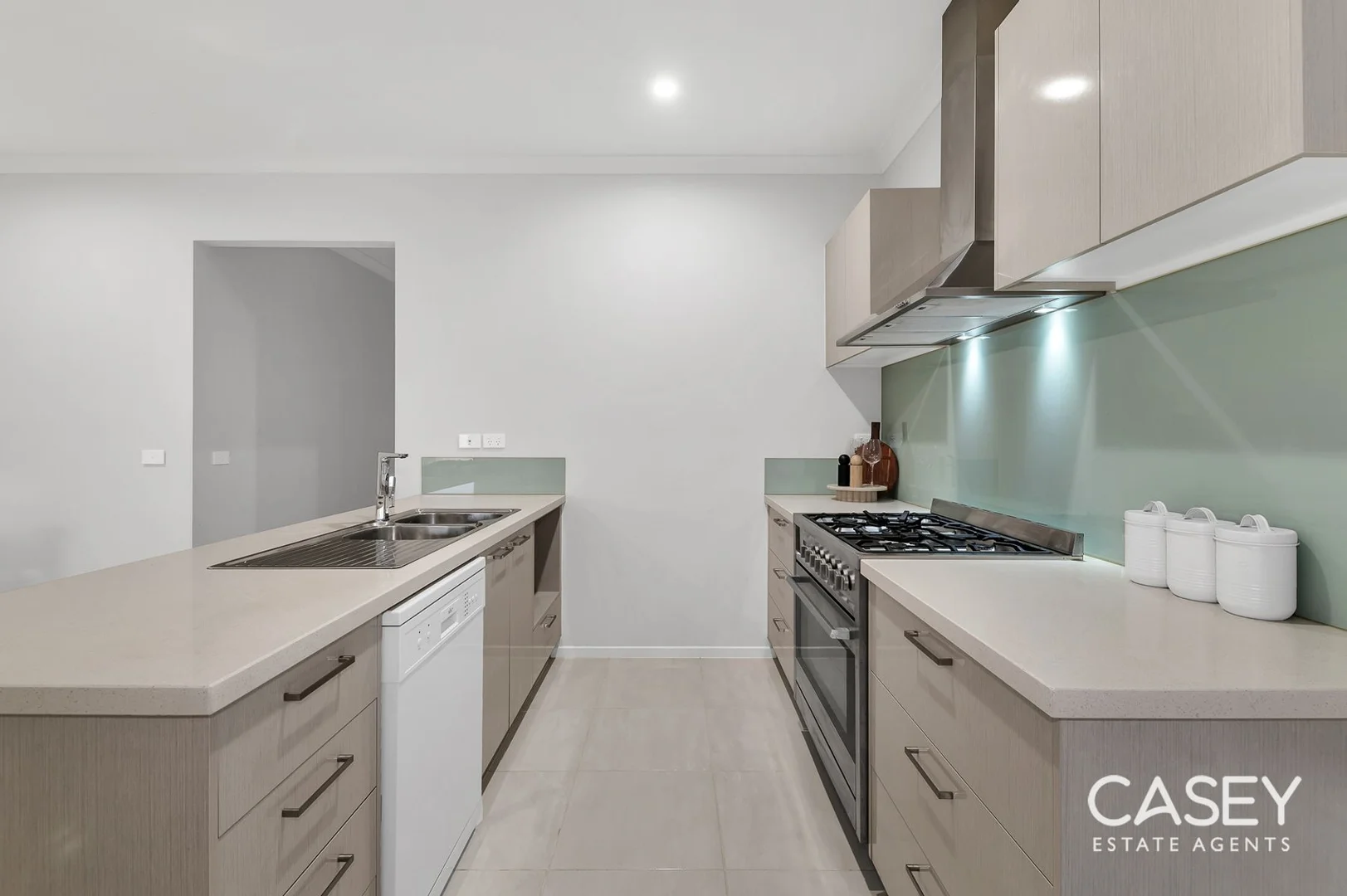 10 Denton Drive, Warragul VIC 3820 photo 4