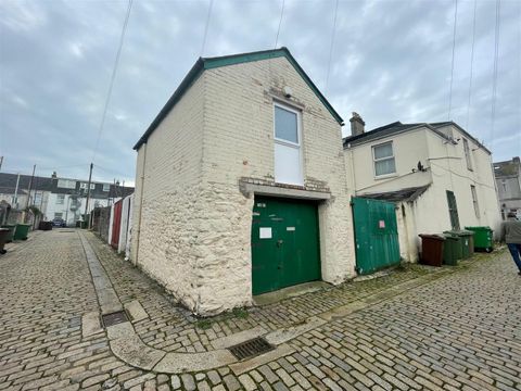 Langham Place, Plymouth PL4, Property to rent