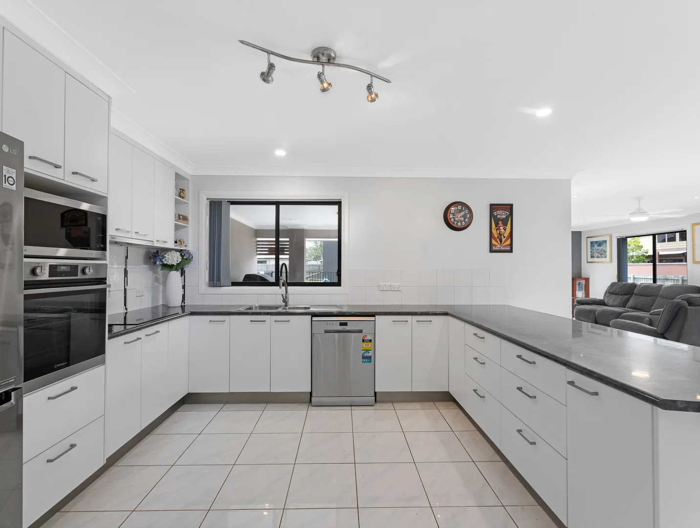Additional image 9 of 2 Walkers Road, Urangan QLD 4655