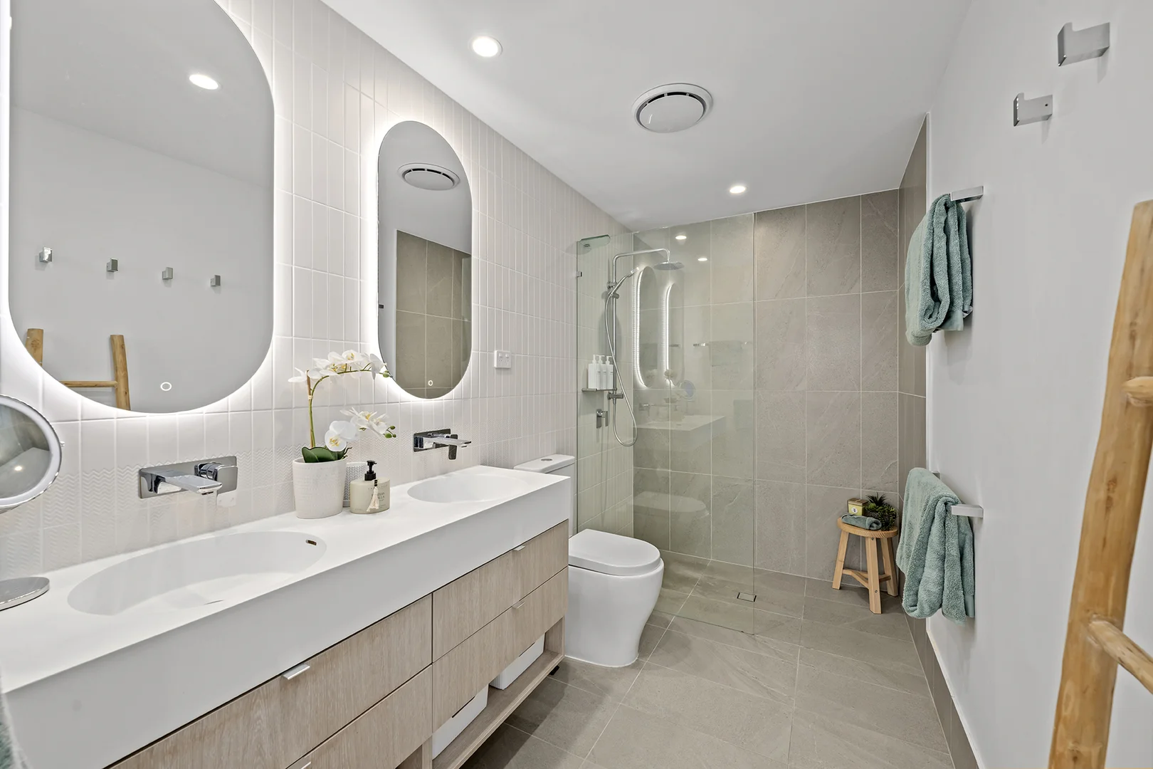 Additional image 15 of 906/15-17 Cannes Avenue, Surfers Paradise QLD 4217