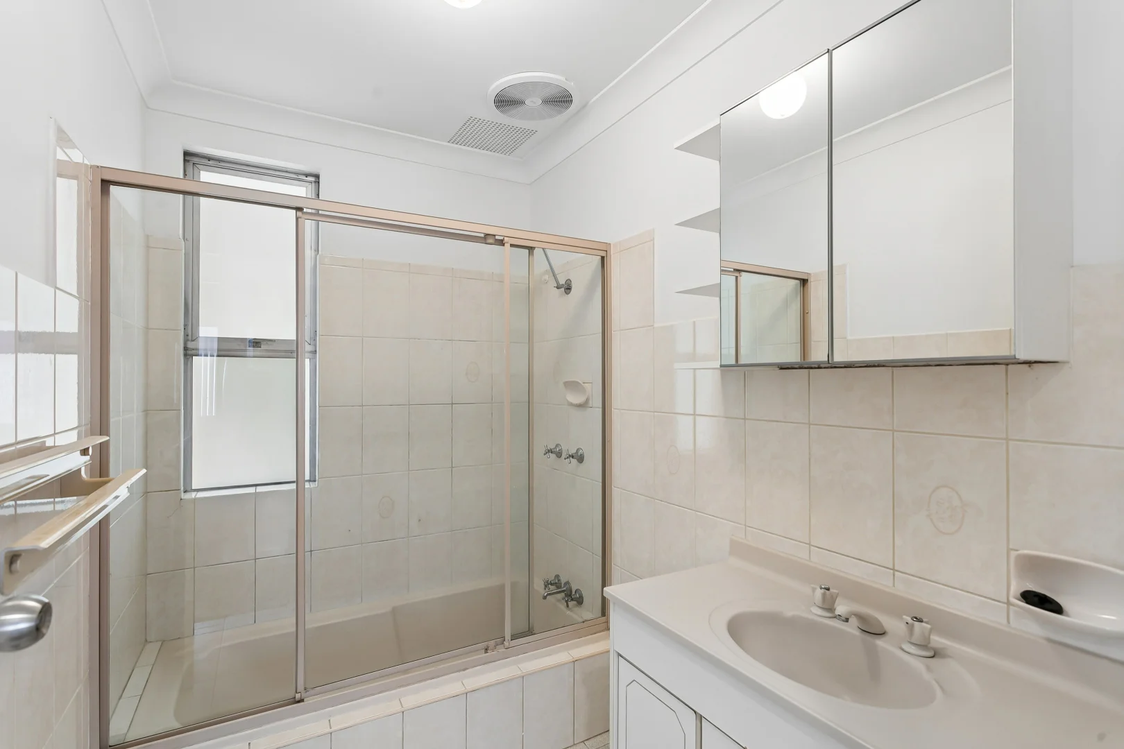 Additional image 19 of 52 Shillington Way, Thornlie WA 6108