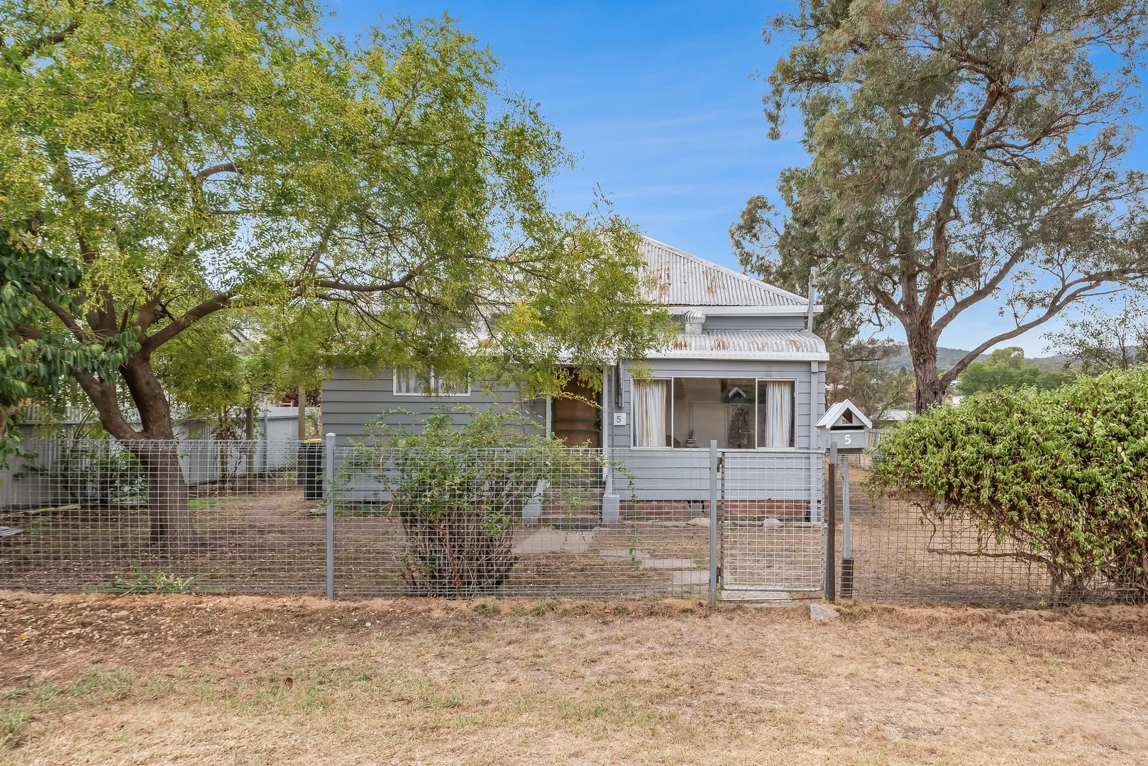 5 Erindee Avenue, Tenterfield NSW 2372