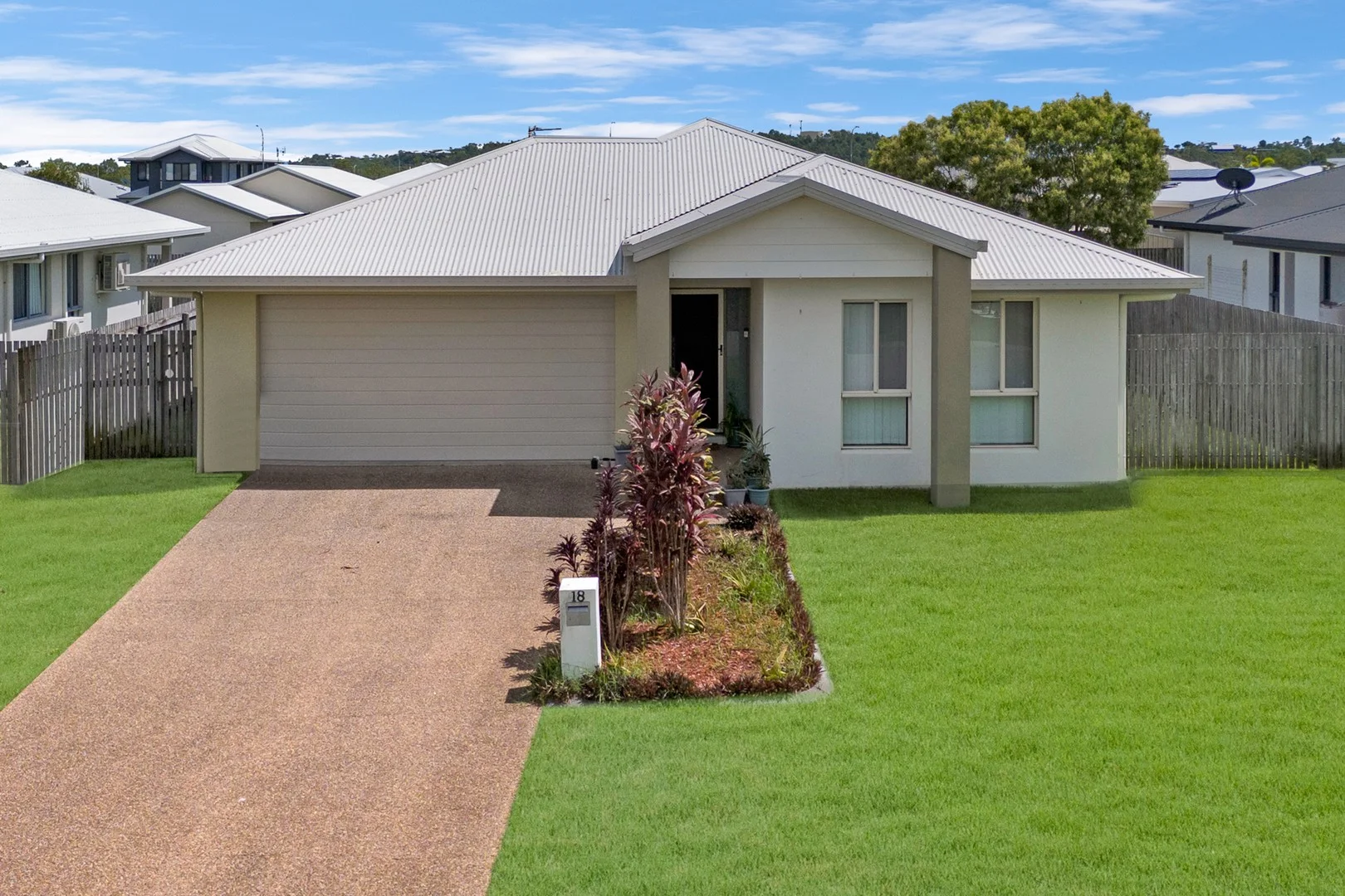 18 Ellenor Street, Mount Low QLD 4818