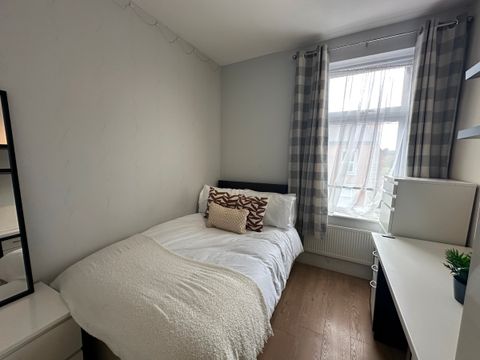 Room 6, Wilson Street DE1, Room to rent
