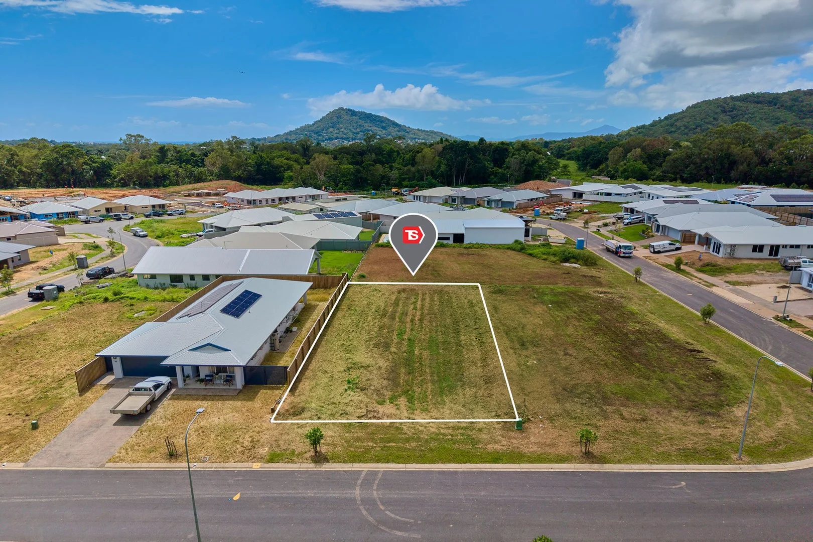18 Coral Crescent, Kewarra Beach QLD 4879
