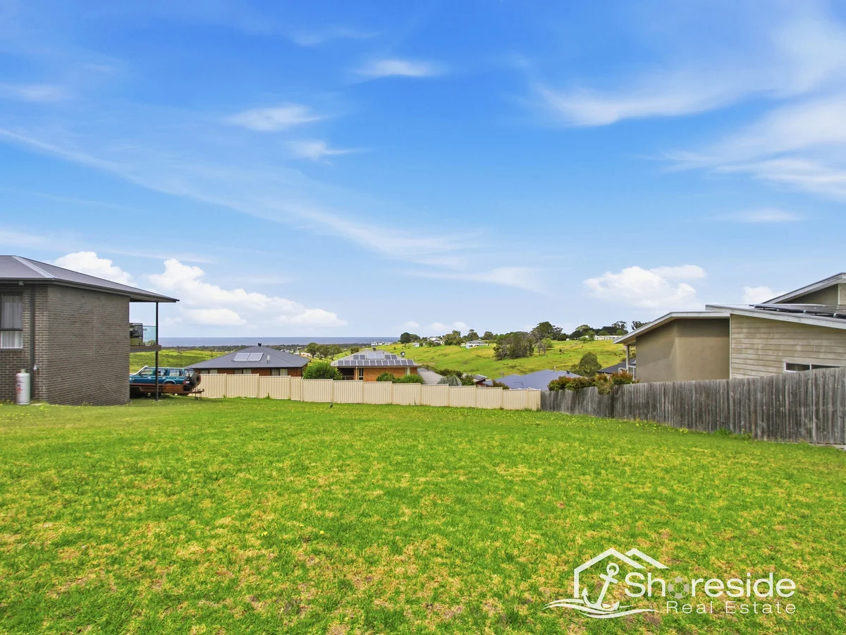 75 Country Club Drive, Lakes Entrance VIC 3909