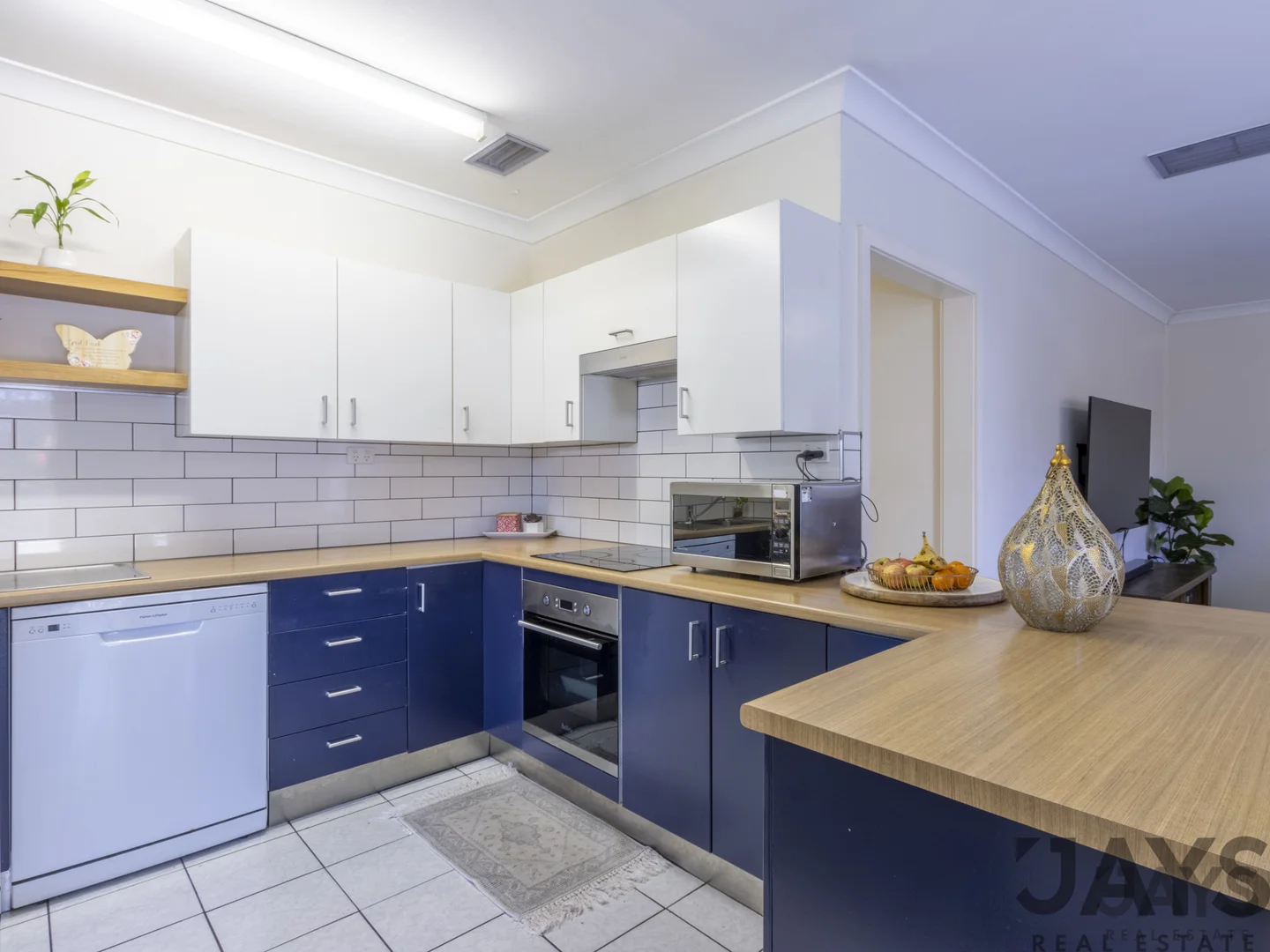 9 Beverly Lane, Mount Isa QLD 4825 photo 5