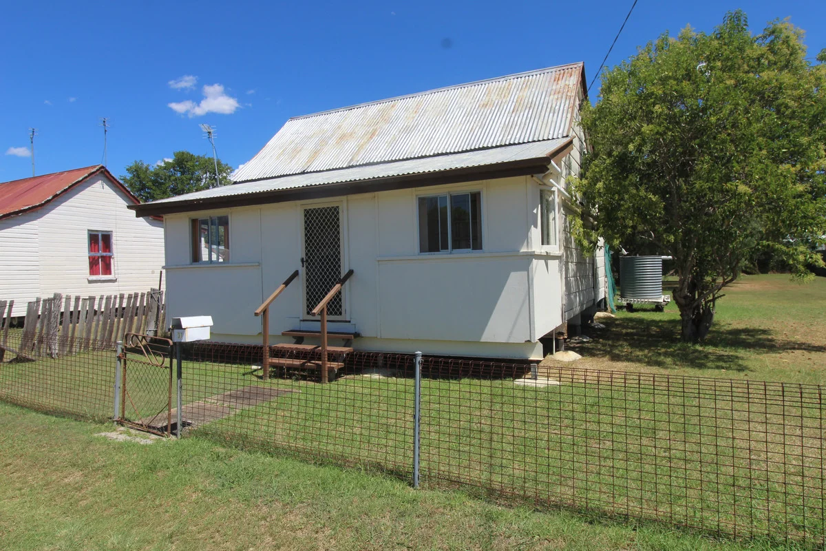 37 Stewart Avenue, Warwick QLD 4370