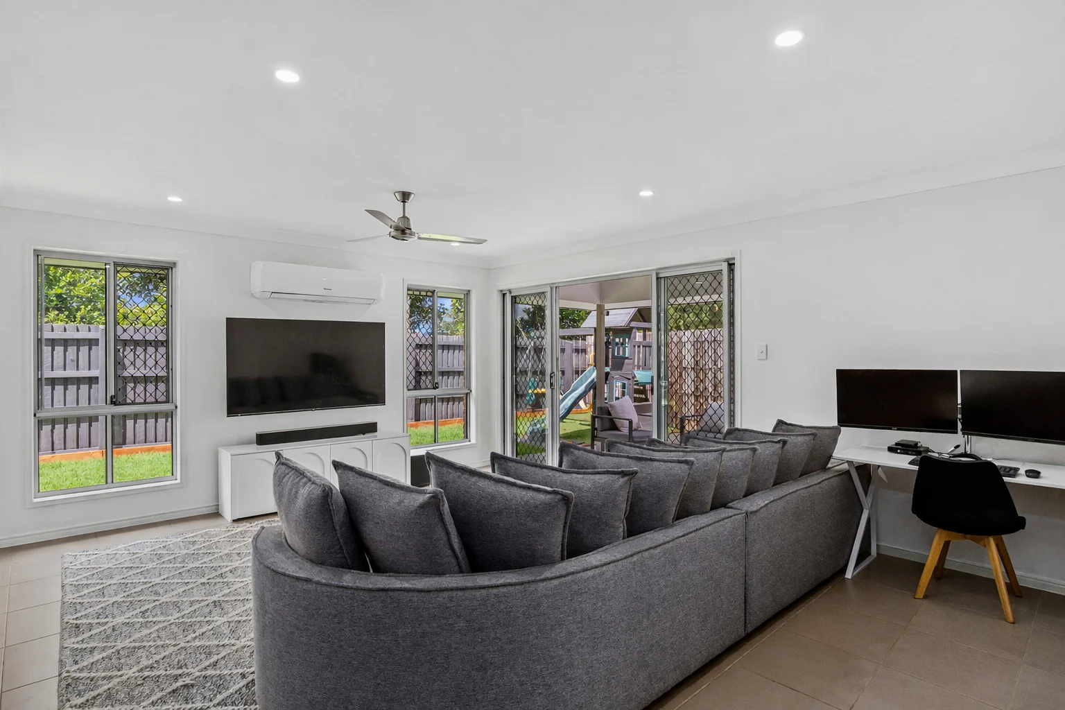 13 Breezeway Drive, Bahrs Scrub QLD 4207 photo 4
