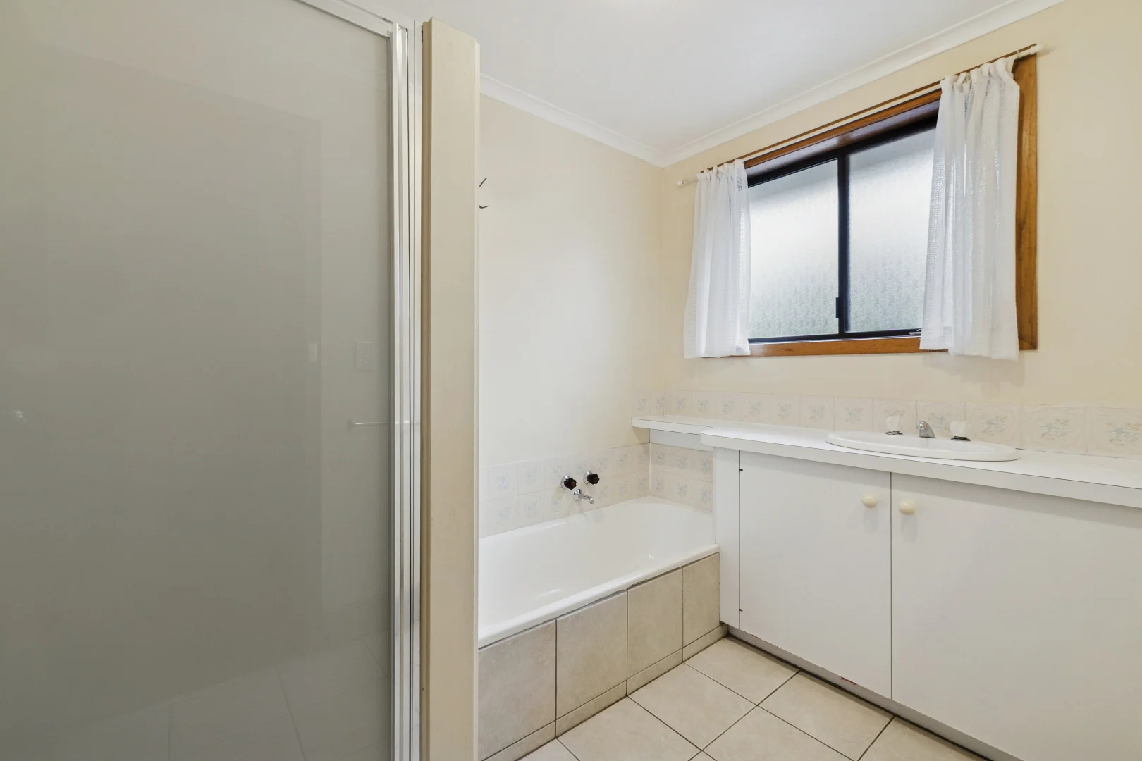 1/28 Hewitt St, Colac VIC 3250 photo 3