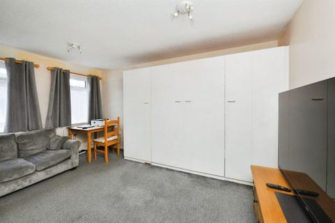 Lavington Close, Plymouth PL7, Studio to rent