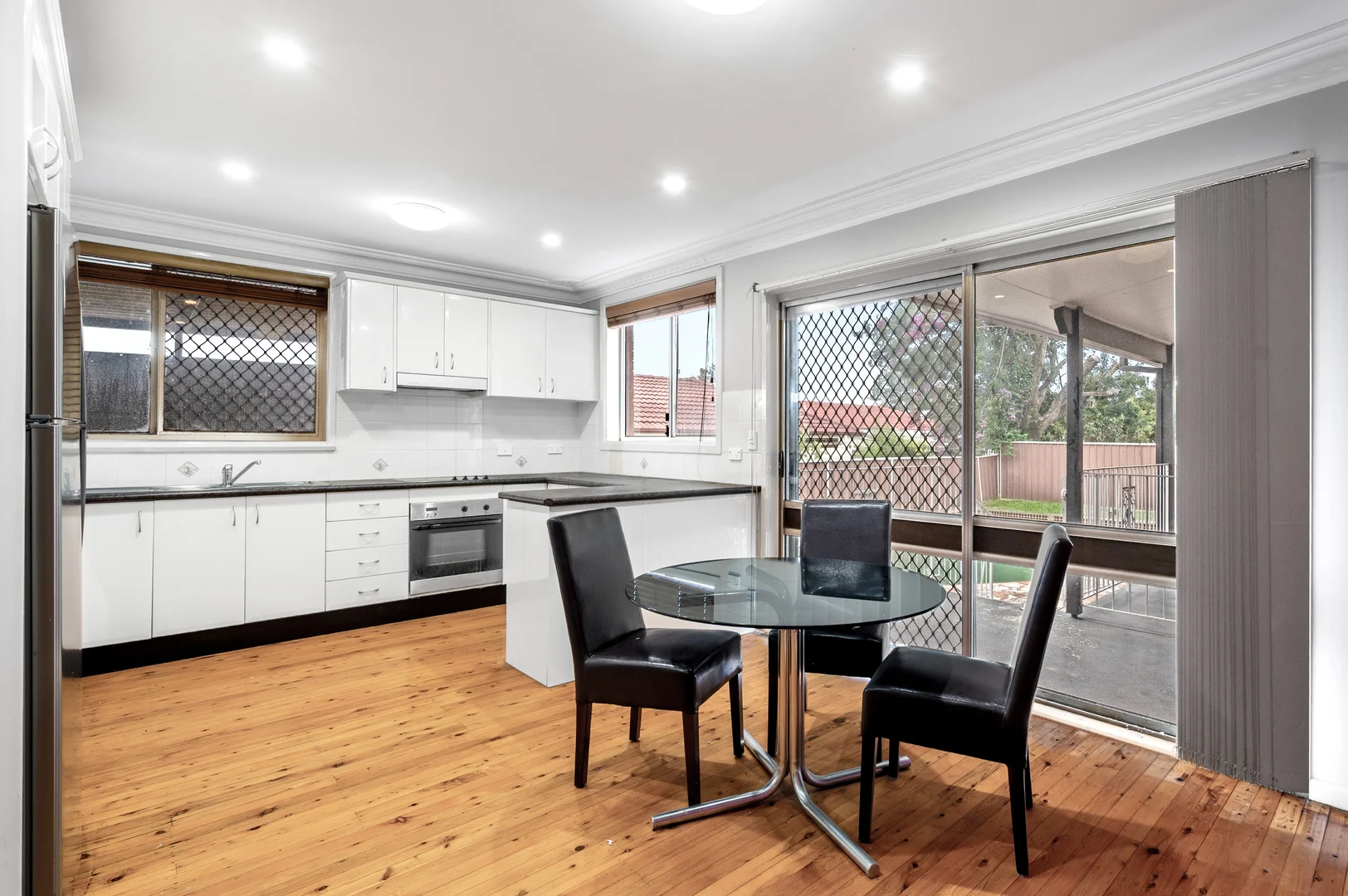 24 Edgar Street, Macquarie Fields NSW 2564 photo 4