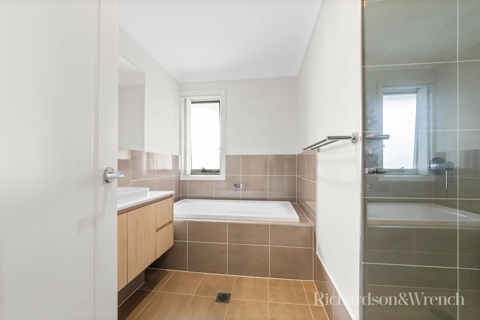 Additional image 3 of 1/139 Barrenjoey Road, Ettalong Beach NSW 2257