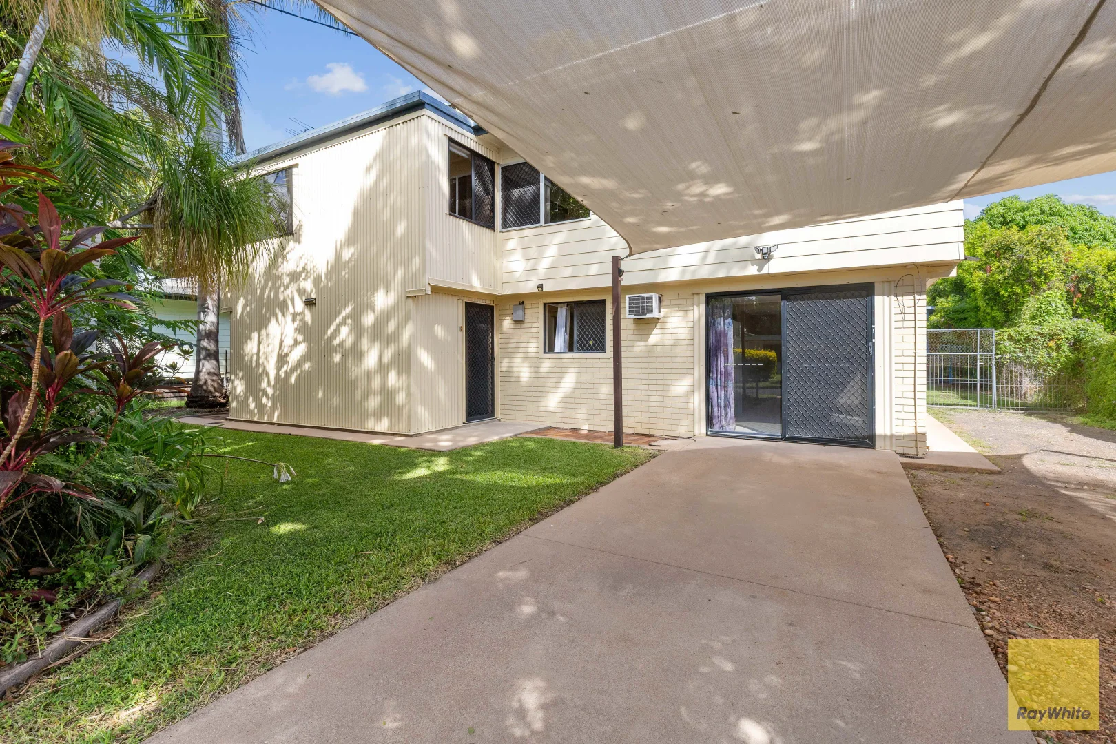 21 Diamond Avenue, Emerald QLD 4720 photo 3