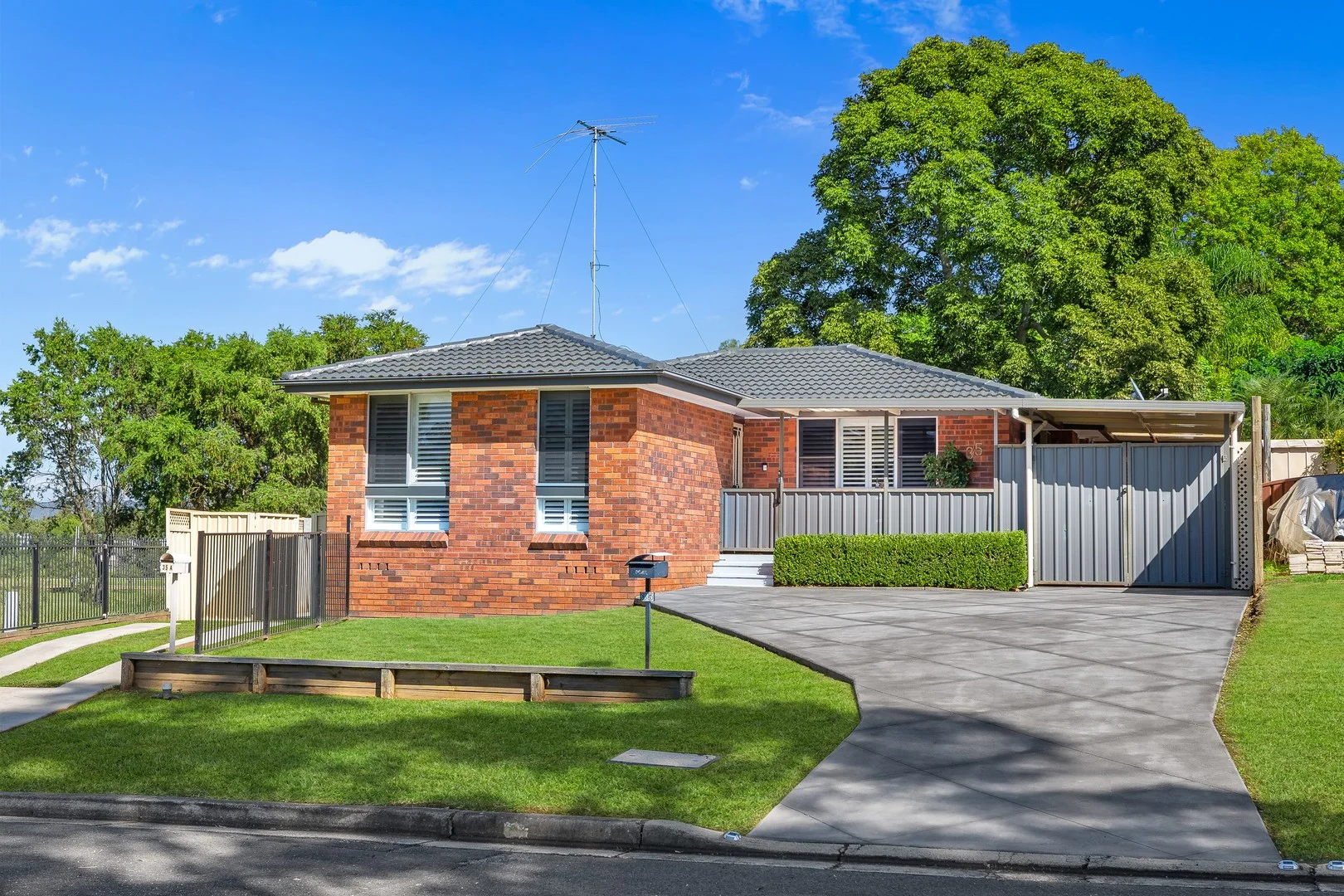 35 & 35a Greygums Road, Cranebrook NSW 2749