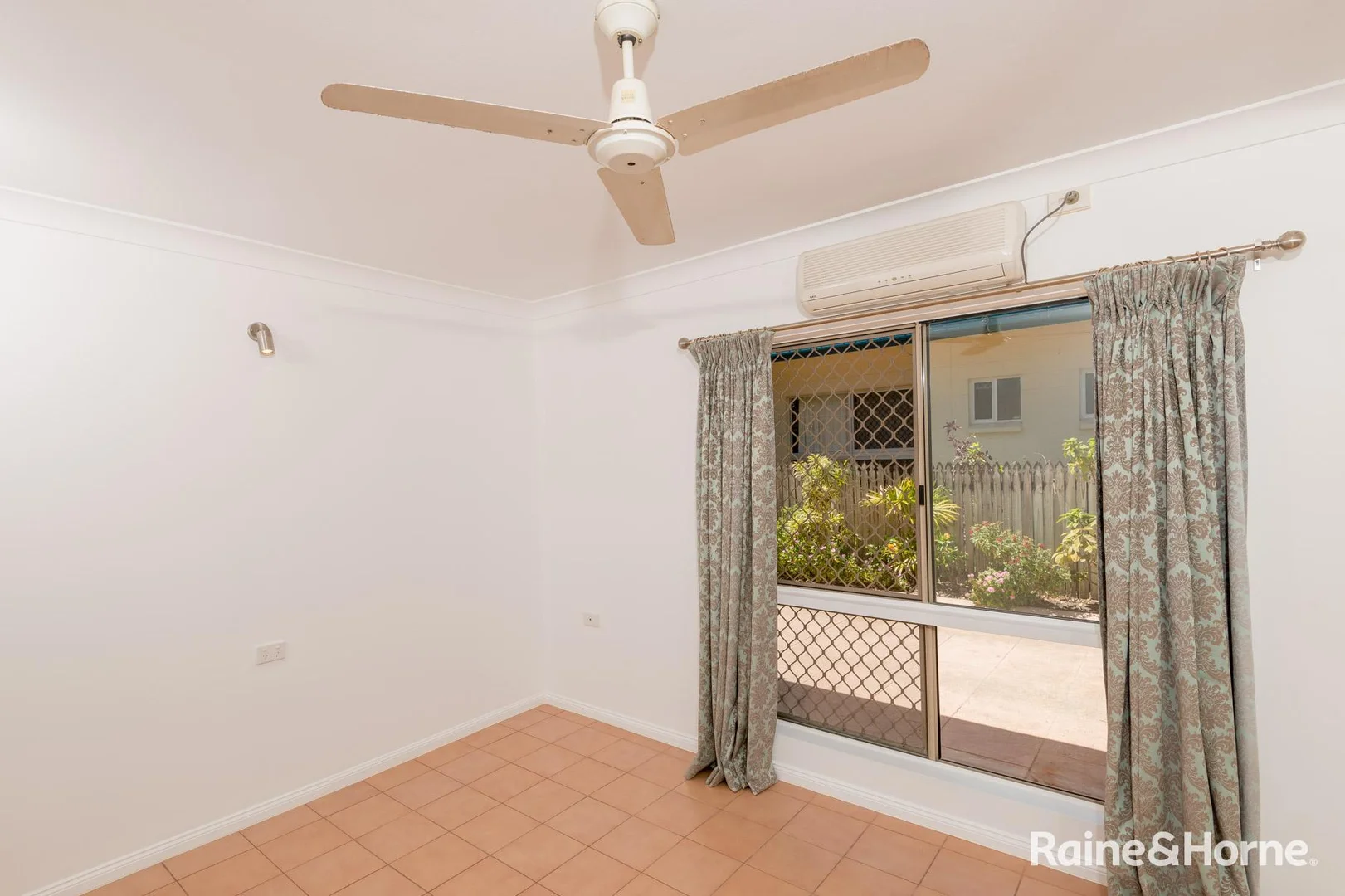 Additional image 12 of 3/39 Arlington Esplanade, Clifton Beach QLD 4879