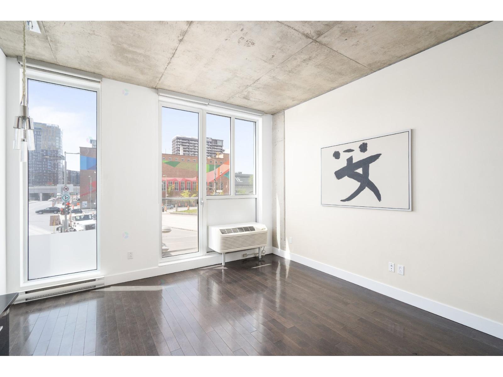 888 Rue Wellington
