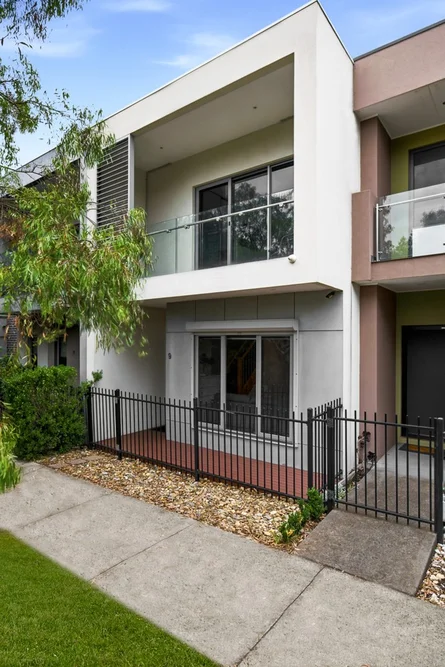 9 Meyers Lane, Caroline Springs VIC 3023