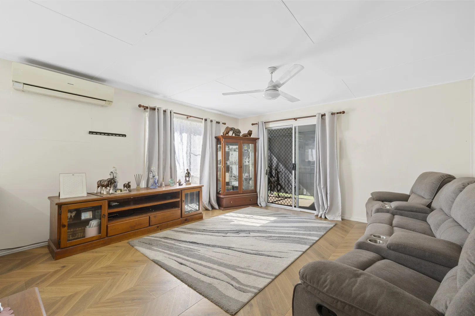 9 Luck Place, Emerald QLD 4720 photo 3