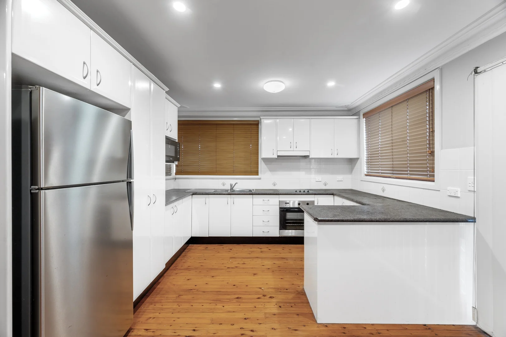24 Edgar Street, Macquarie Fields NSW 2564 photo 3