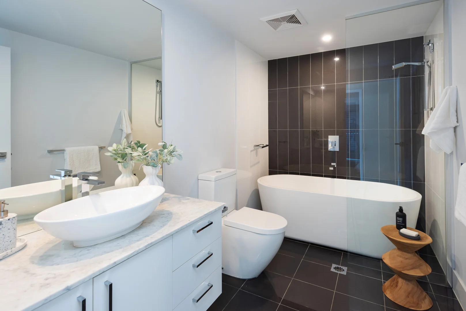 Additional image 10 of 2401/5 Harbourside Court, Biggera Waters QLD 4216