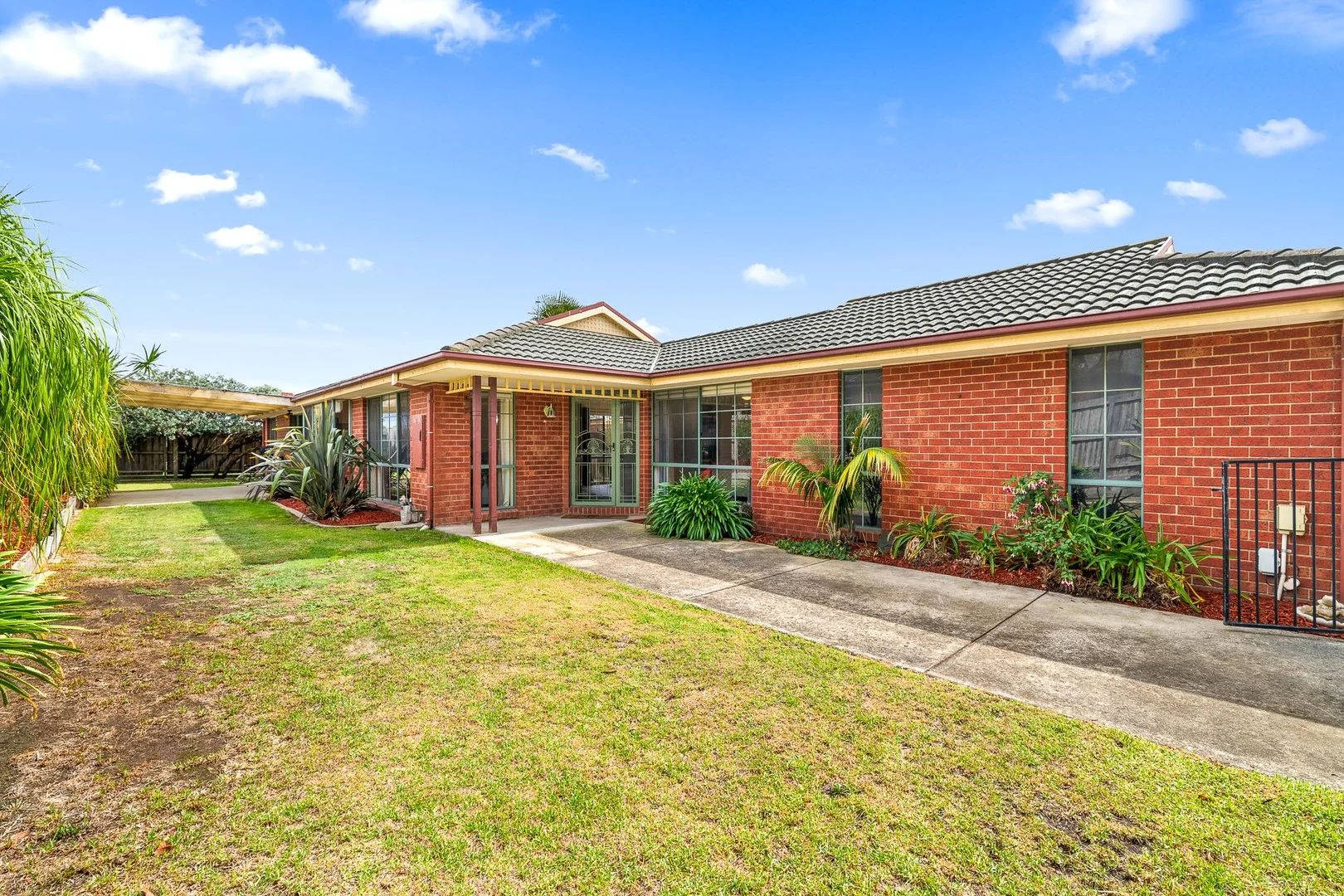 21 Scarborough Avenue, Cranbourne West VIC 3977