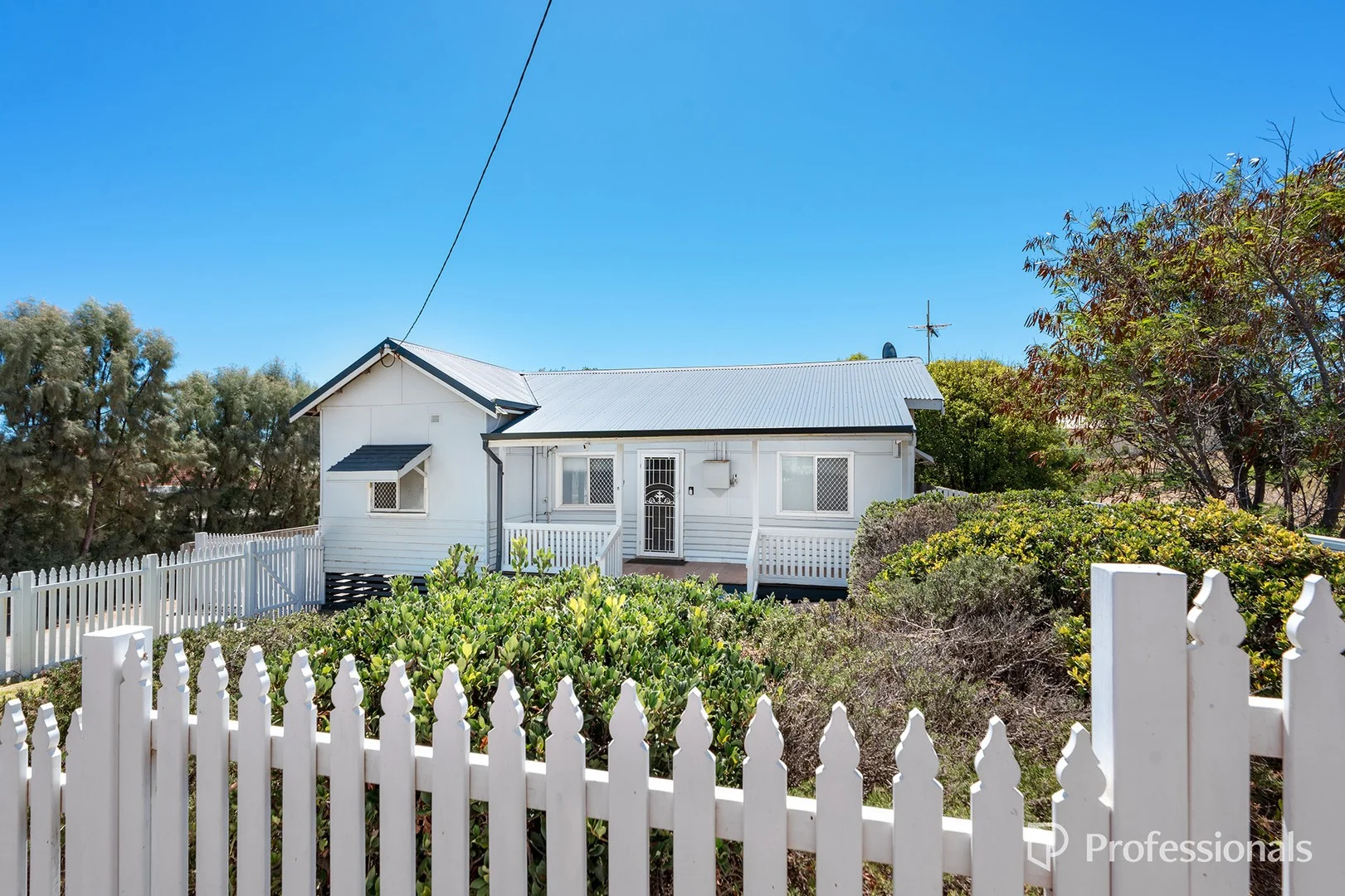 5 Hutchinson Street, Geraldton WA 6530