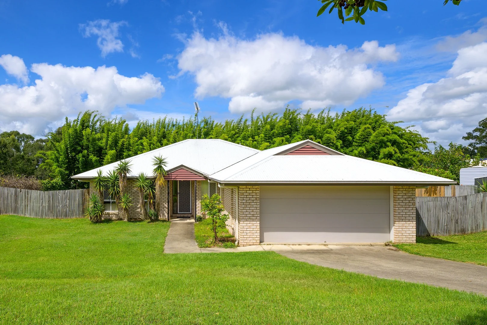 9 Eagle Hawk Drive, Southside QLD 4570