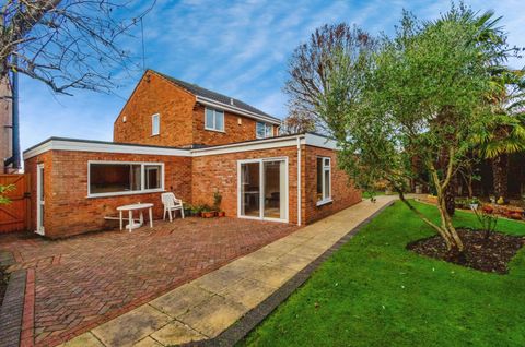 Dovecote Close, Tettenhall, Wolverhampton WV6