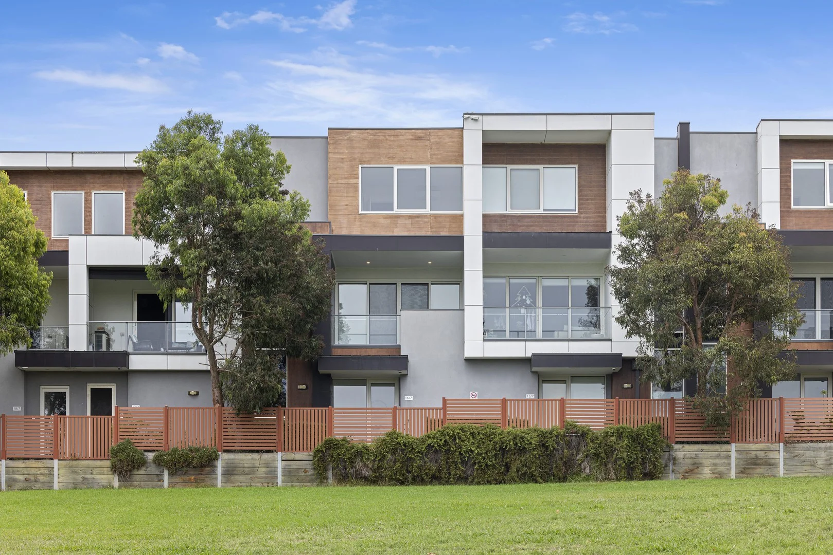 16/7 Hay Street, Box Hill South VIC 3128