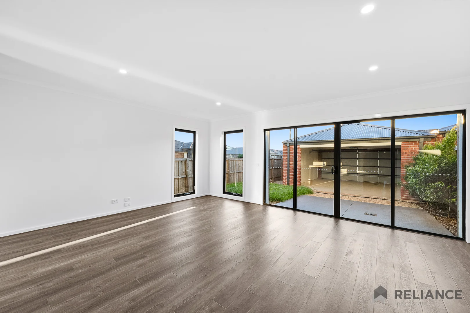 1 Selma Walk, Donnybrook VIC 3064 photo 3