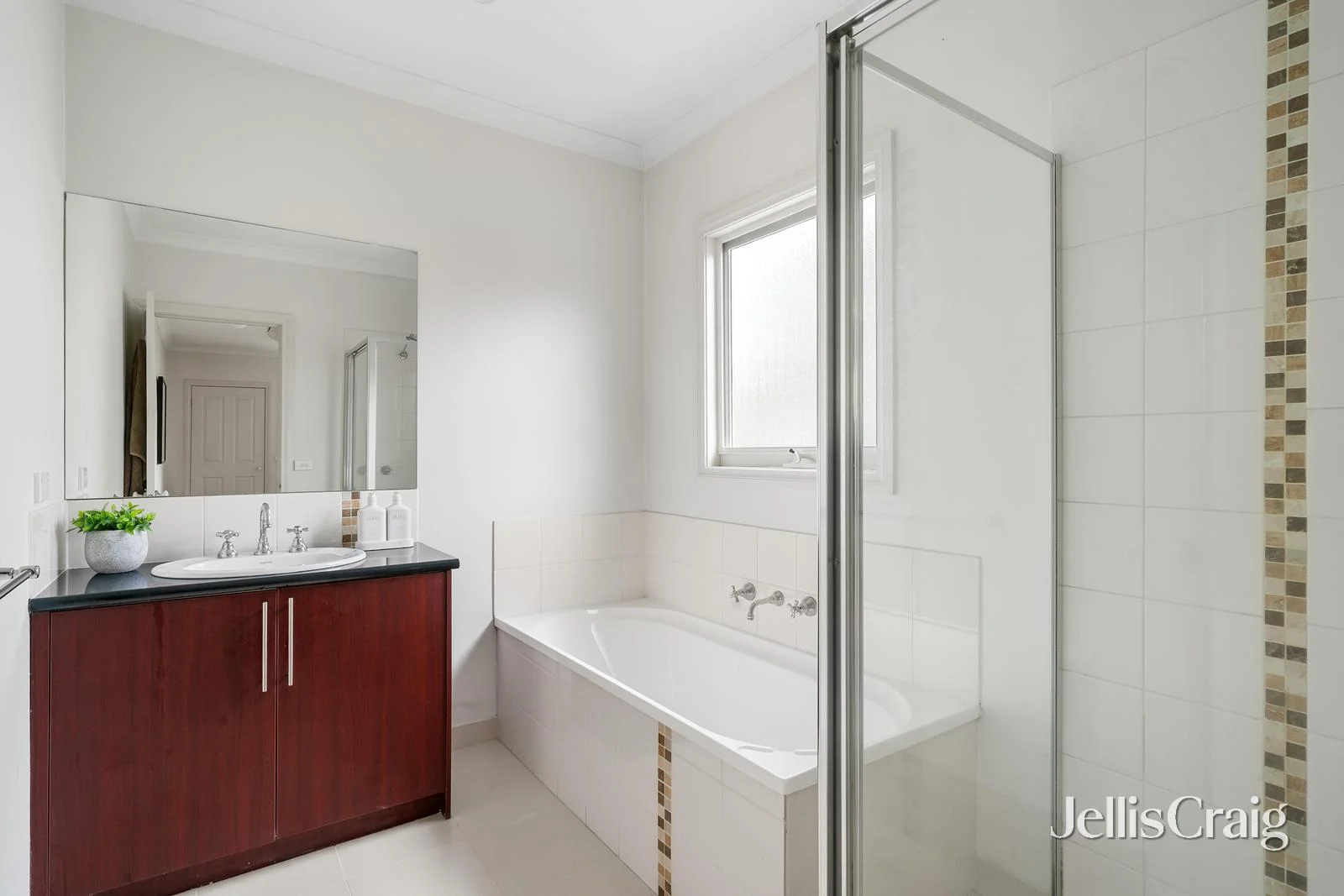 Additional image 11 of 1/87 Rattray Road, Montmorency VIC 3094