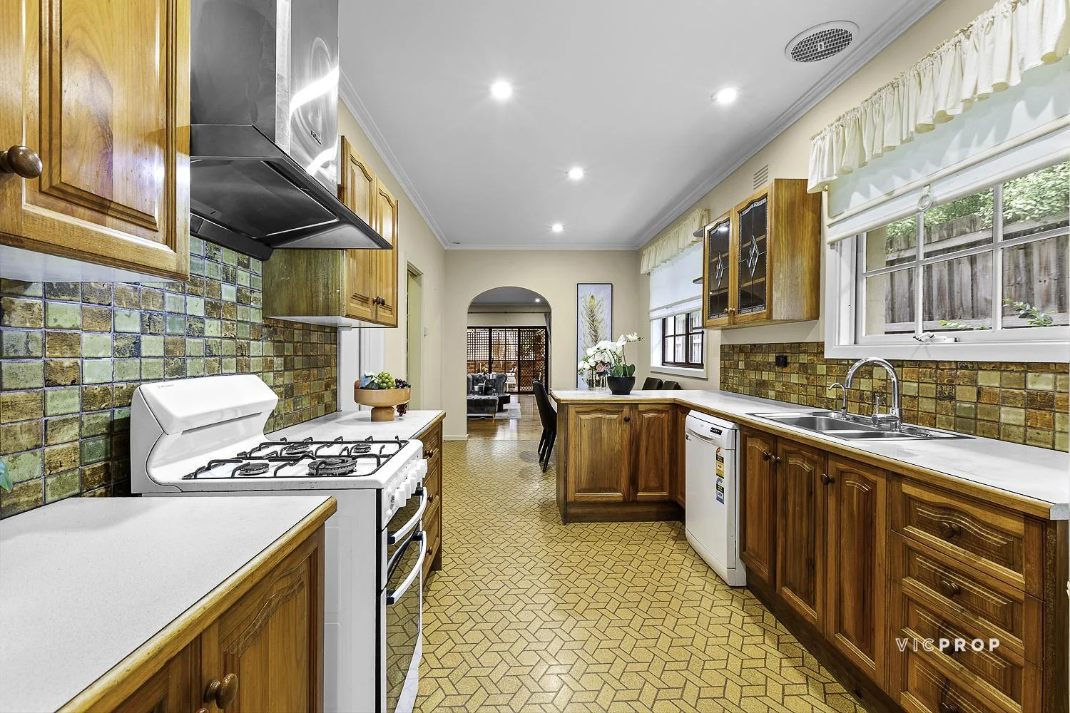 Additional image 4 of 2 Silverdale Court, Doncaster East VIC 3109