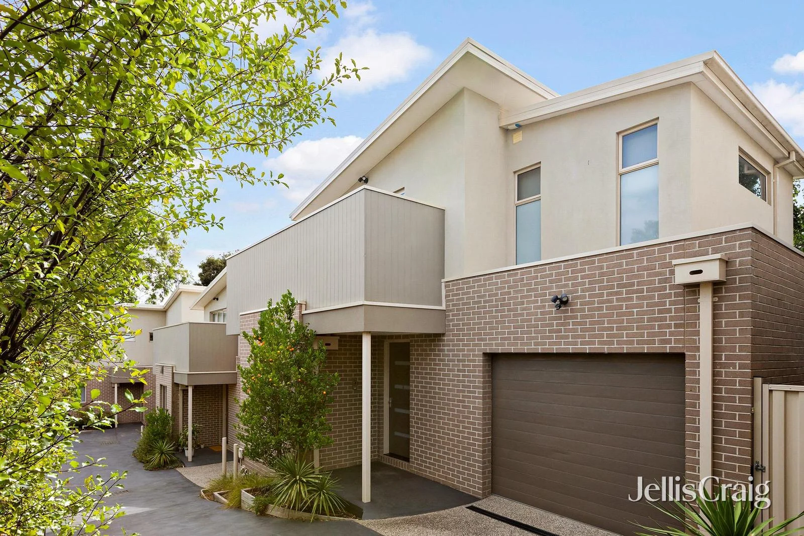 2/5 Donald Avenue, Essendon VIC 3040