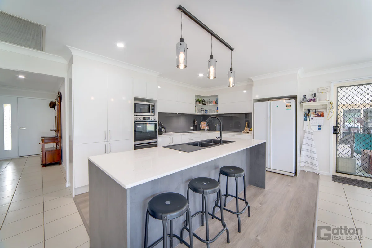 6 Cockatoo Drive, Adare QLD 4343 photo 2